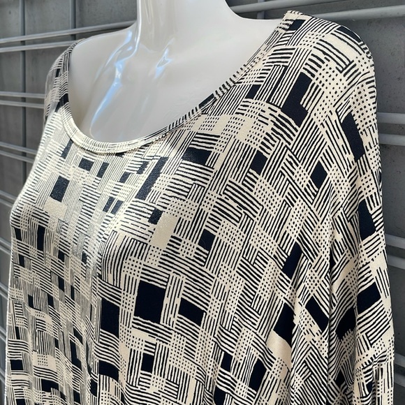 LulaRoe Jersey Geometric Printed Geometric Irma Tunic Top-0919-3 - Picture 2 of 12